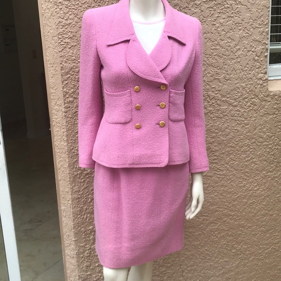 RARE  bubblegum coloured CHANEL SUIT. - Picture 2 of 8